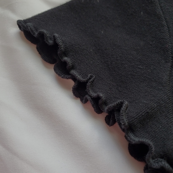 Brandy Melville black lettuce trim crop top - Picture 2 of 4